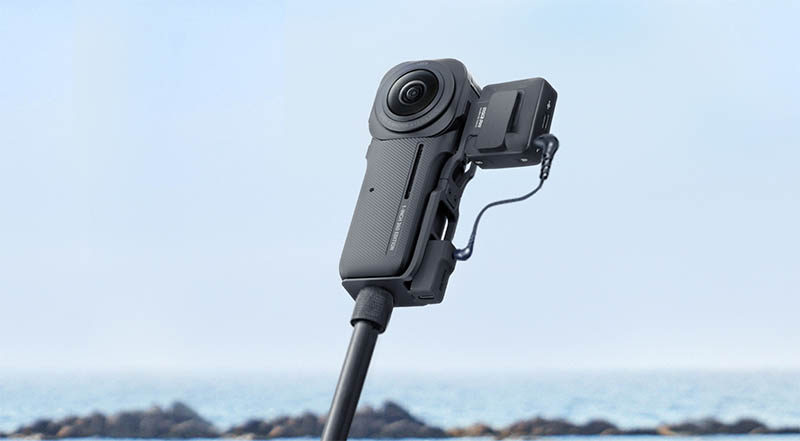 Insta360官方一英吋全景相機，隱形麥克風支架(RØDE Wireless GO and GO II專用)裝上主機正常使用之展示圖